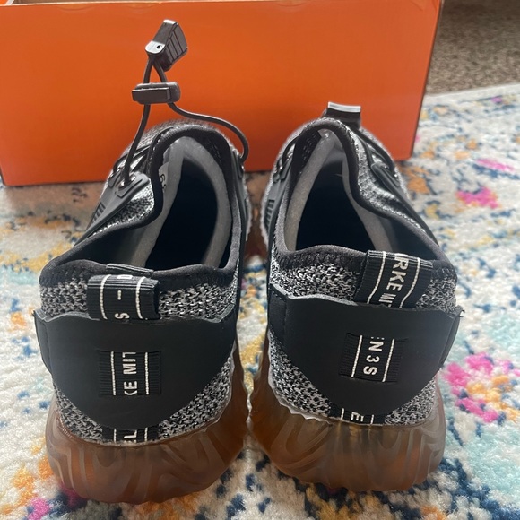 NEW - The Invincible Shoe - Athletic Work Shoe - Size 8 - Picture 9 of 12